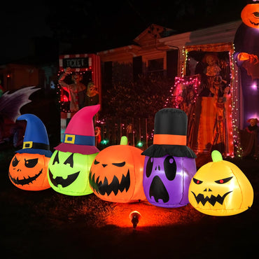 Tangkula Citrouille gonflable d'Halloween de 2,7 m pour la famille, décoration de cour gonflable avec lumières LED intégrées et chapeaux de sorcière