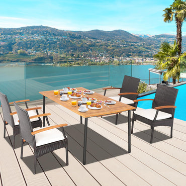 Ensemble de salle à manger d'extérieur 5 pièces Tangkula avec table en bois d'acacia et 4 chaises en rotin et osier avec accoudoirs