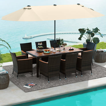 Ensemble de salle à manger Tangkula 10 pièces en rotin pour terrasse avec parasol double face de 4,5 m, table d'extérieur en bois d'acacia et ensemble de chaises en osier