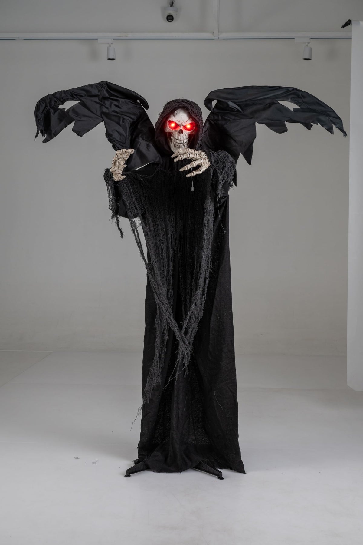 Tangkula 5.5 FT Halloween Life Size Animatronics Grim Reaper for Garden Yard
