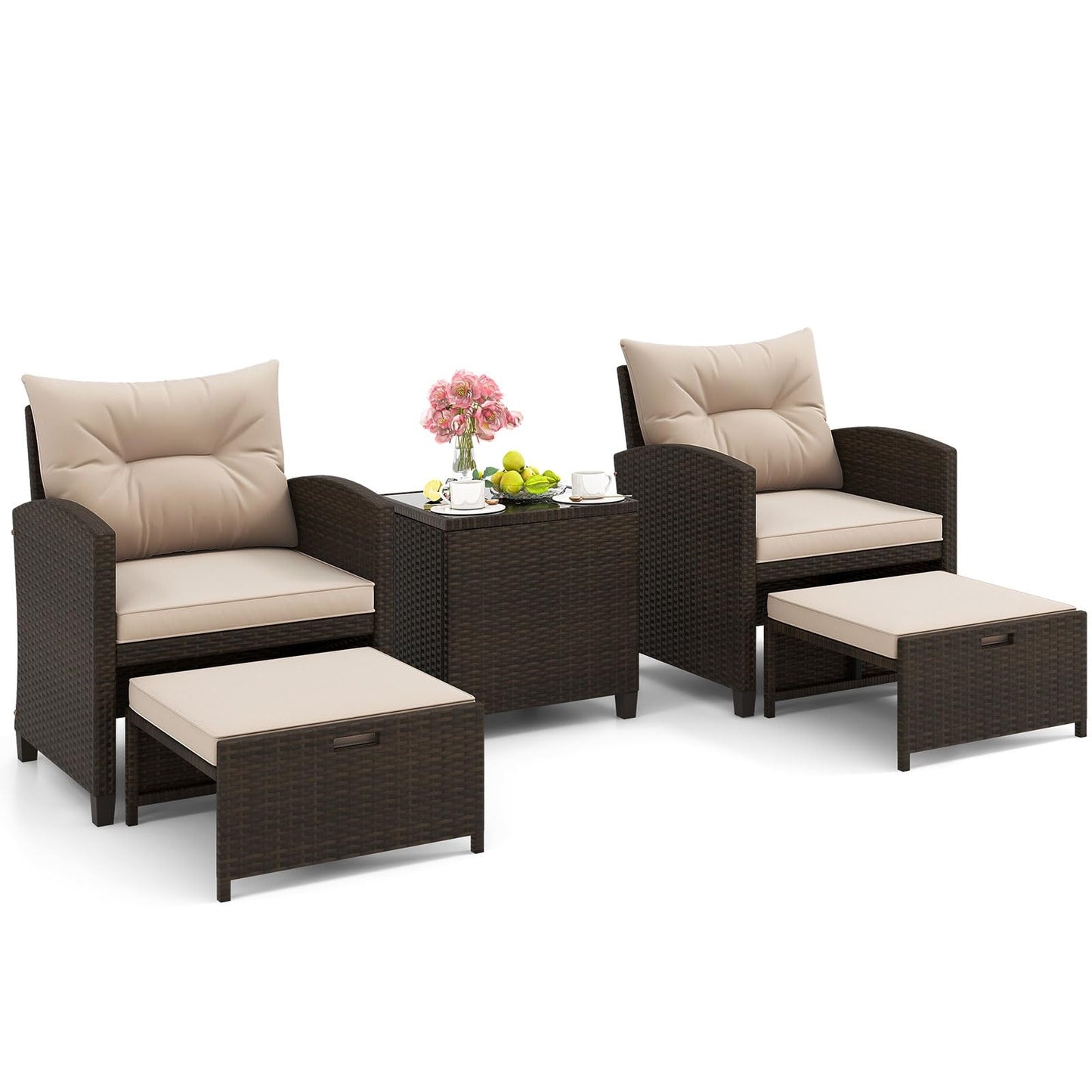 Tangkula Salon de Jardin 5 Pièces en Rotin, Ensemble de Chaises Coussinnées en Osier avec 2 Poufs et une Table Basse en Verre Trempé