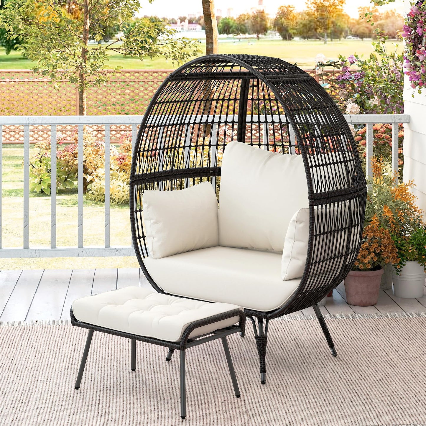 Fauteuil œuf surdimensionné en osier Tangkula avec ottoman pour le salon