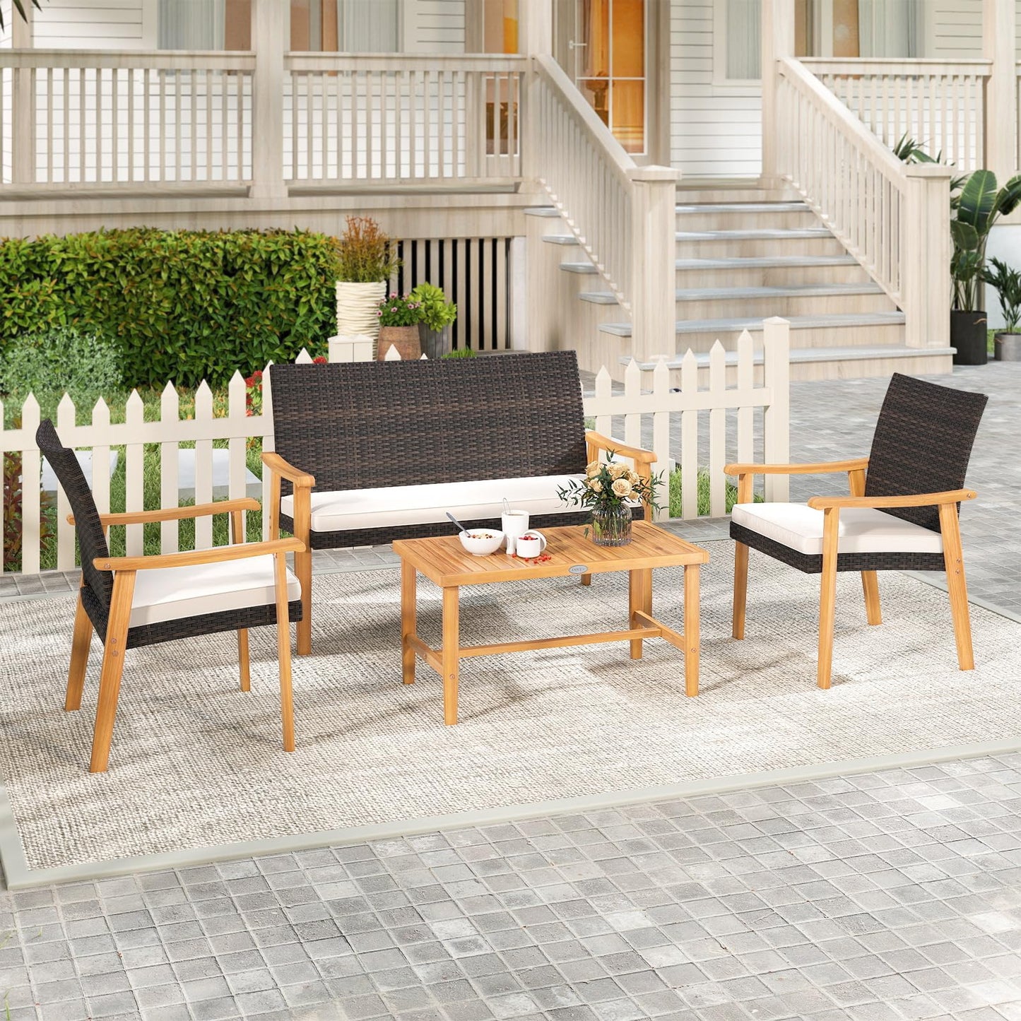 Chaises de conversation extérieures rembourrées en rotin PE Tangkula avec table basse en bois d'acacia