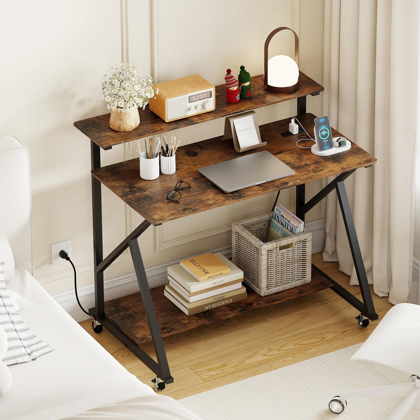 Tangkula Bureau Informatique Mobile de 99 cm avec Prises de Courant, Support Moniteur et Étagère de Rangement