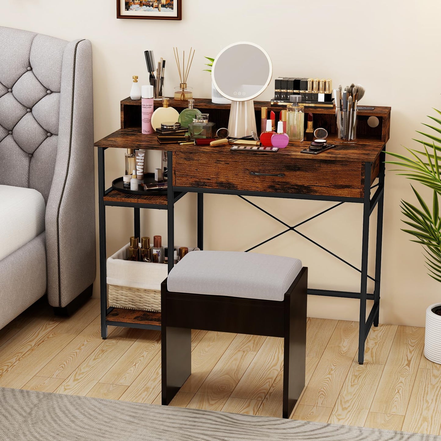 Tangkula Petit bureau d'ordinateur 42" avec prises de courant, étagère supérieure, tiroir et 2 étagères ouvertes