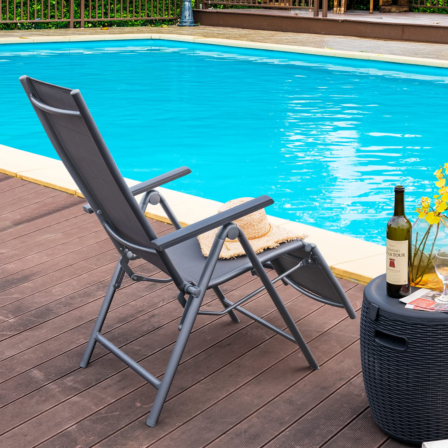 Chaise longue pliante d'extérieur Tangkula, fauteuil inclinable de patio avec 7 positions de dossier et de repose-pieds réglables