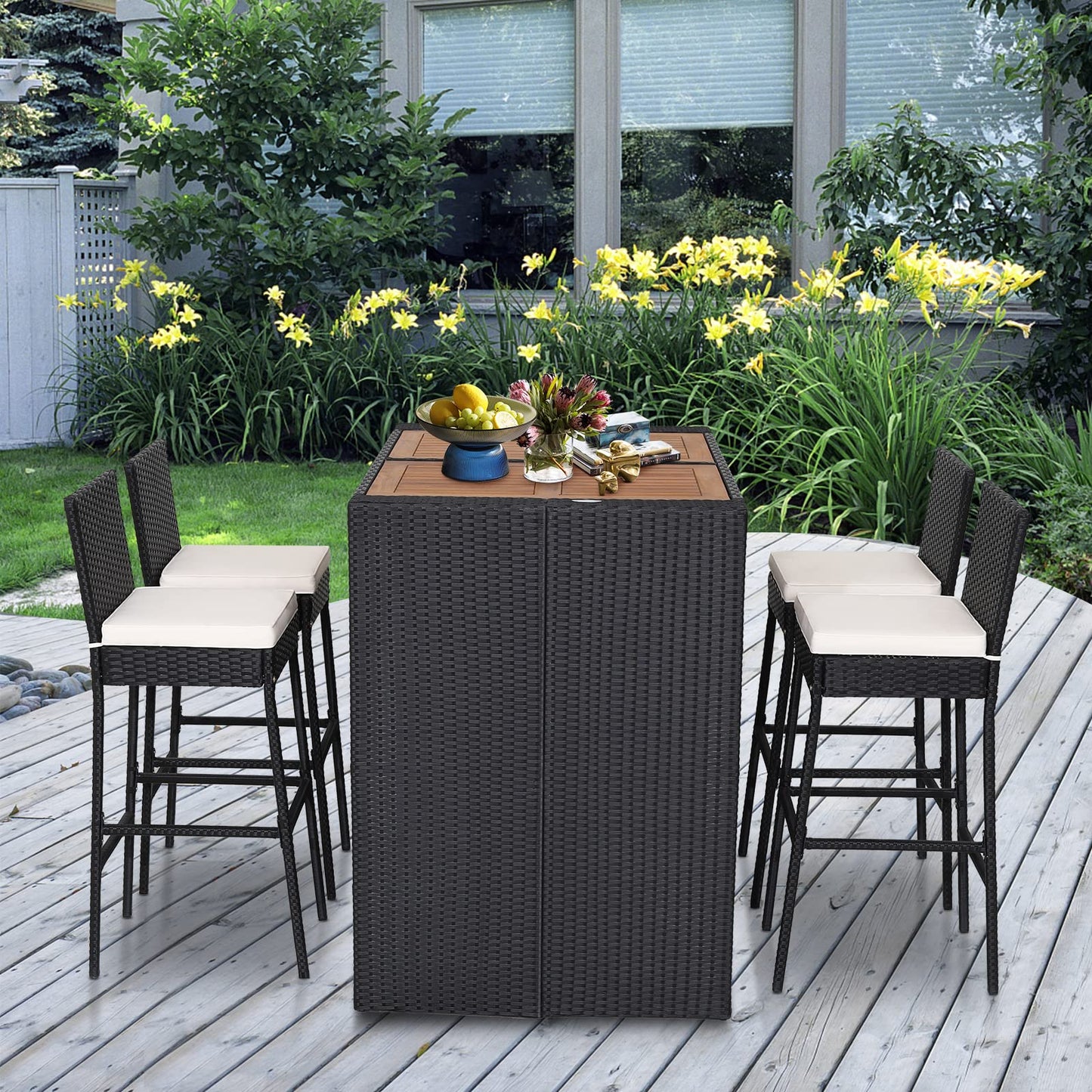 Ensemble de bar 5 pièces Tangkula en rotin synthétique pour terrasse, table de bar en bois d'acacia et 4 tabourets de bar en rotin (blanc cassé)